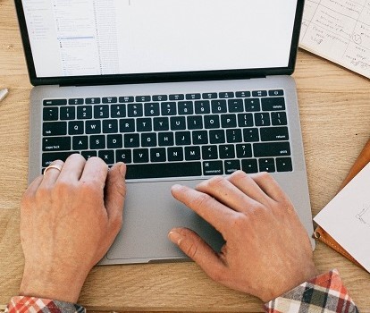 praca zdalna z zagranicy a konsekwencje podatkowe i finansowe